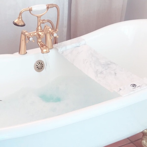 Live Luxe Multipurpose Acrylic Marble Bath… - Picture 4 of 8
